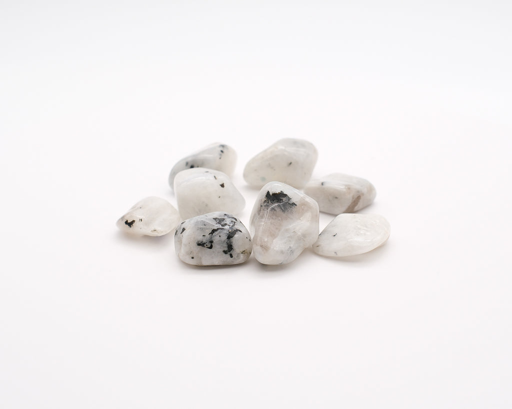 Pierre de lune avec inclusion de tourmaline noire