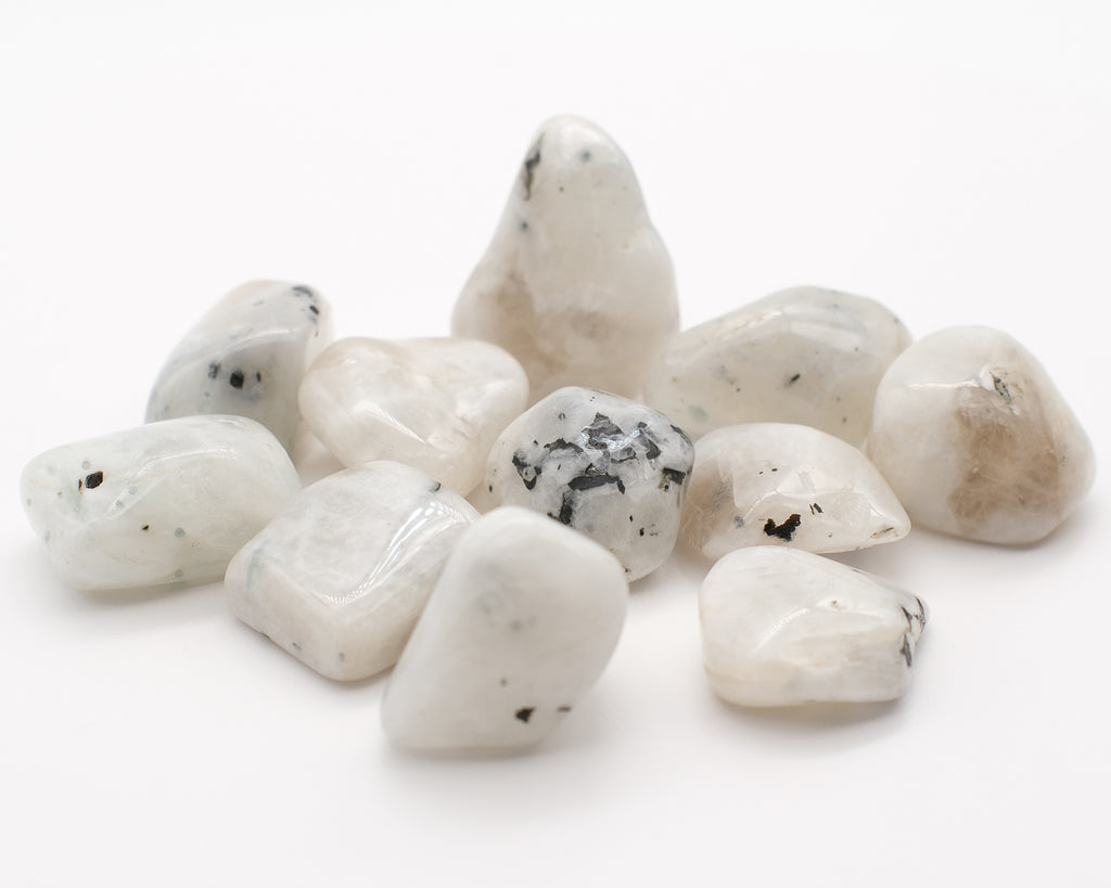 Pierre de lune avec inclusion de tourmaline noire