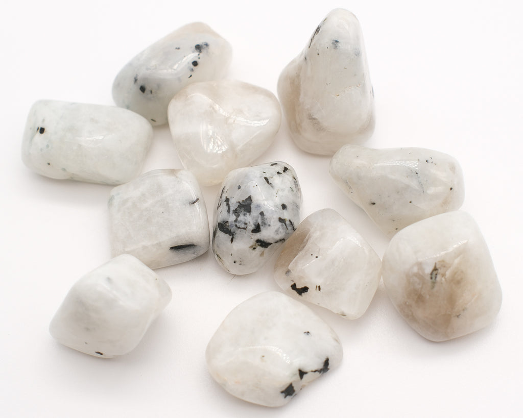 Pierre de lune avec inclusion de tourmaline noire