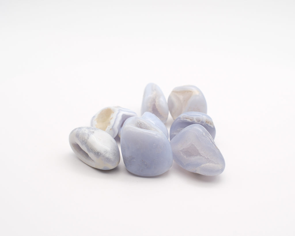 Calcédoine bleue cristallisée en nodule