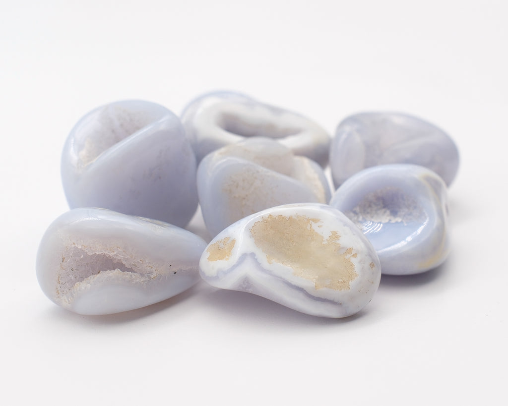 Calcédoine bleue cristallisée en nodule