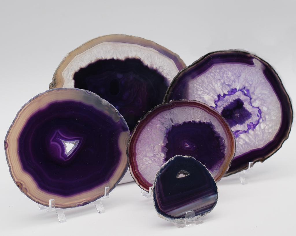 Agate zonée teintée en tranche violette