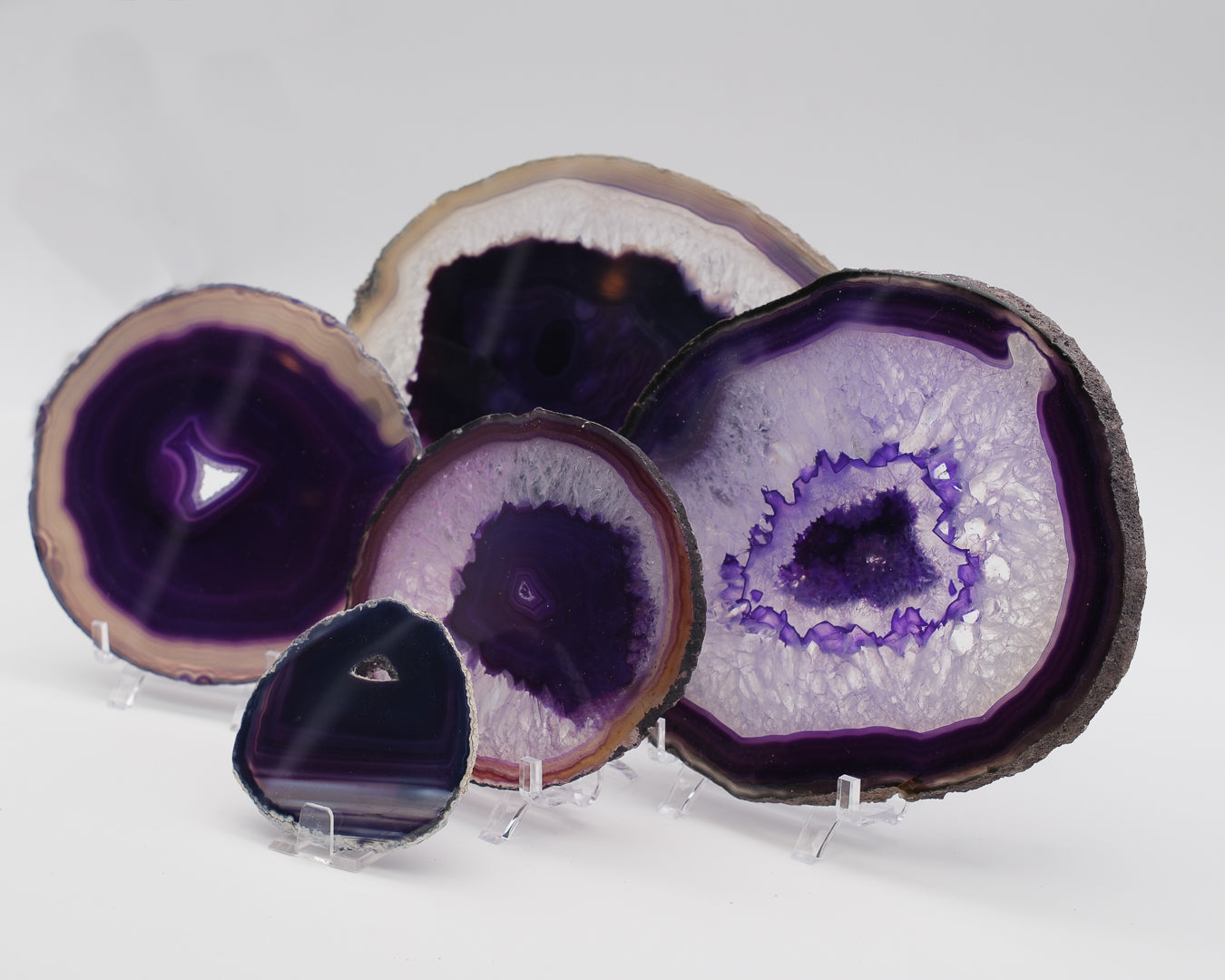 Agate zonée teintée en tranche violette
