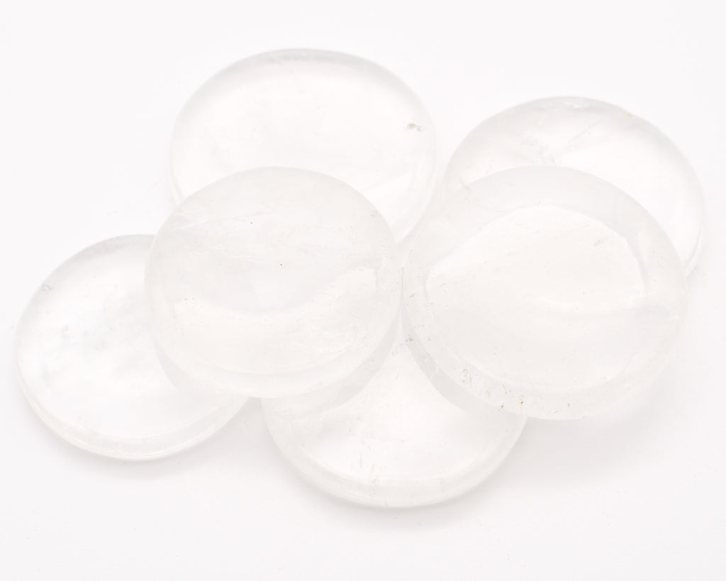 Quartz clair ou cristal de roche en galet plat