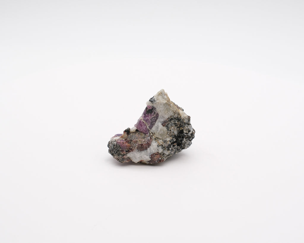 Rubis et grenat sur biotite