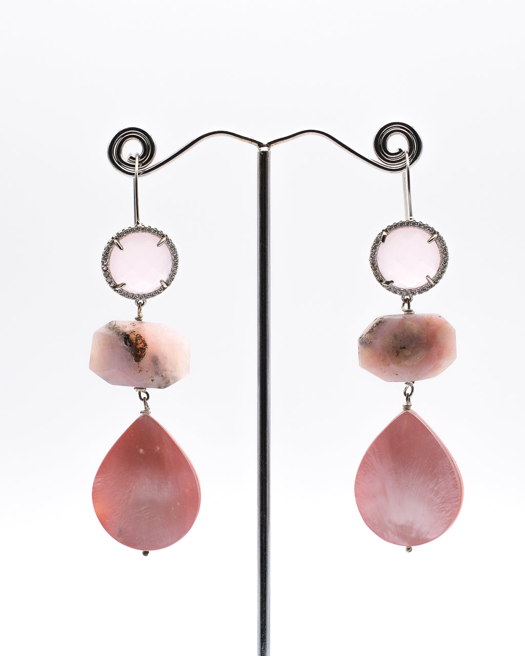 Jeu de nacre et d’opale rose sur cristal