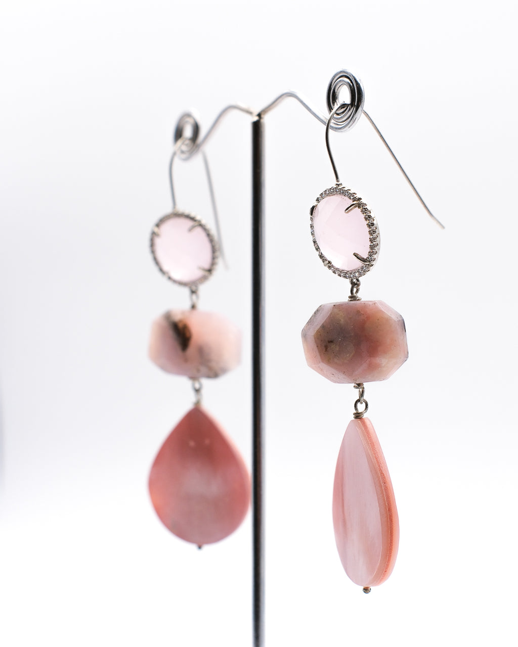 Jeu de nacre et d’opale rose sur cristal