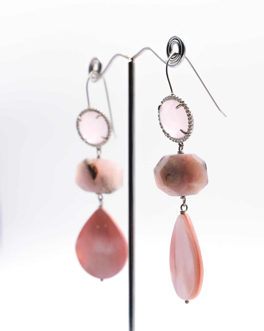 Jeu de nacre et d’opale rose sur cristal