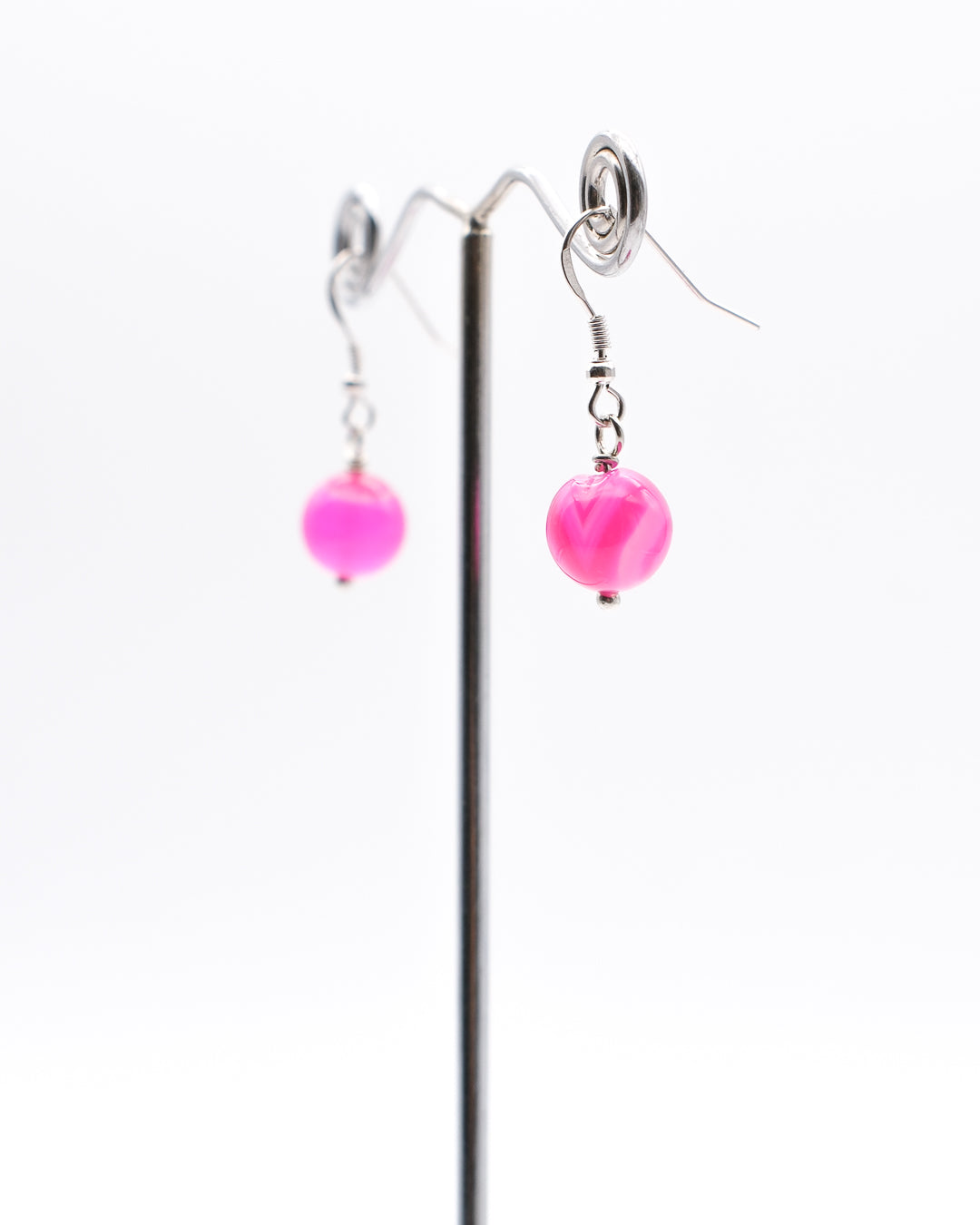 Petites boules d’agate fuchsia