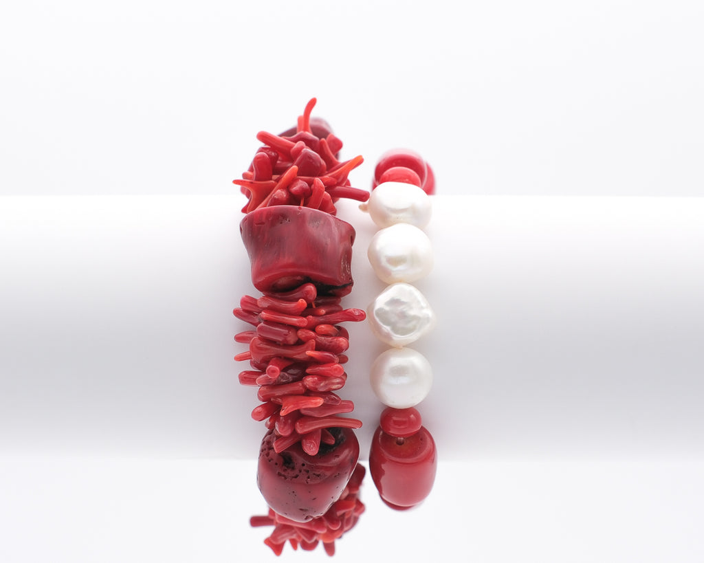 Corail bambou rouge teinté et perle naturelle de biwa blanche