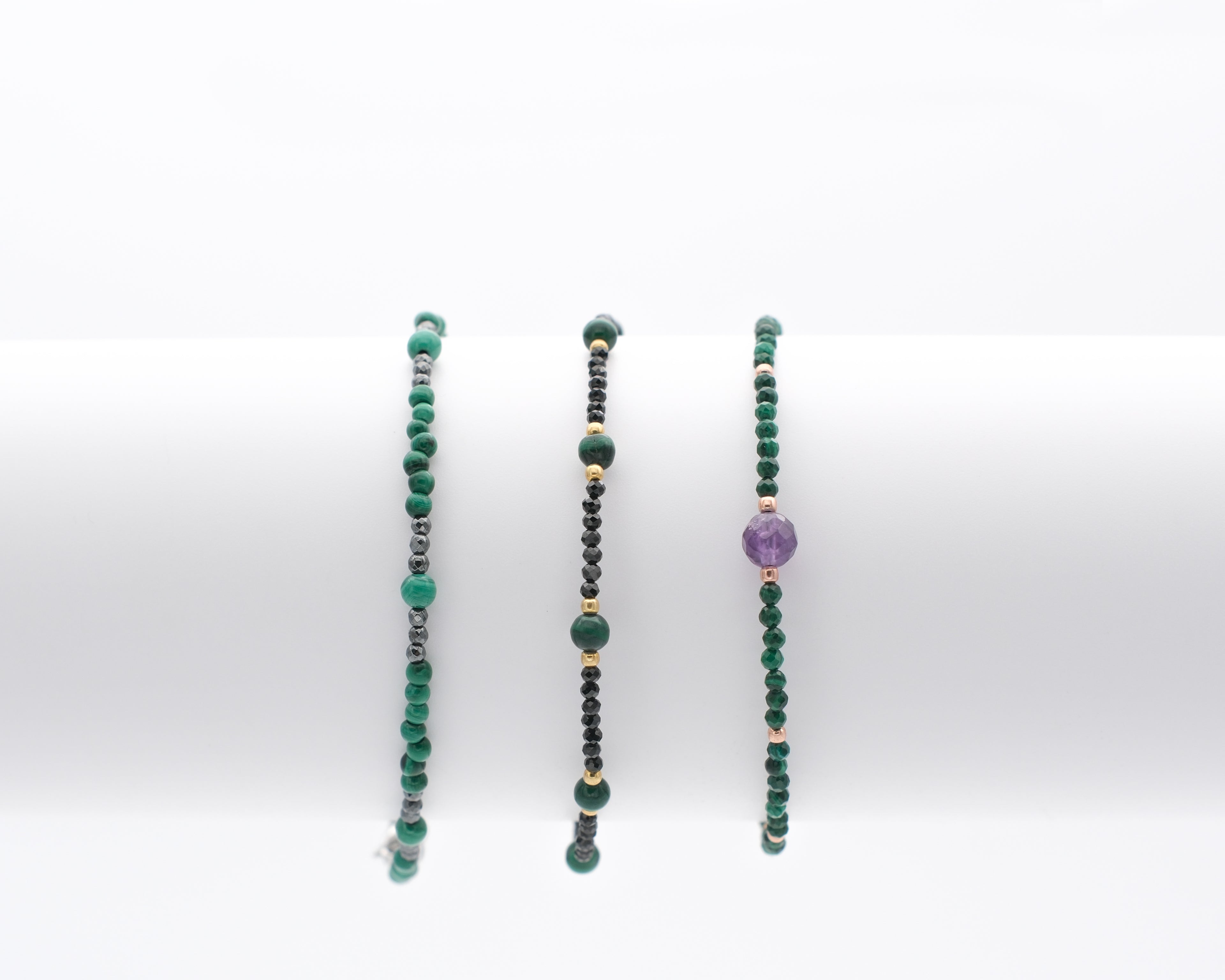 Malachite et hématite, malachite et spinelle noire, malachite et améthyste