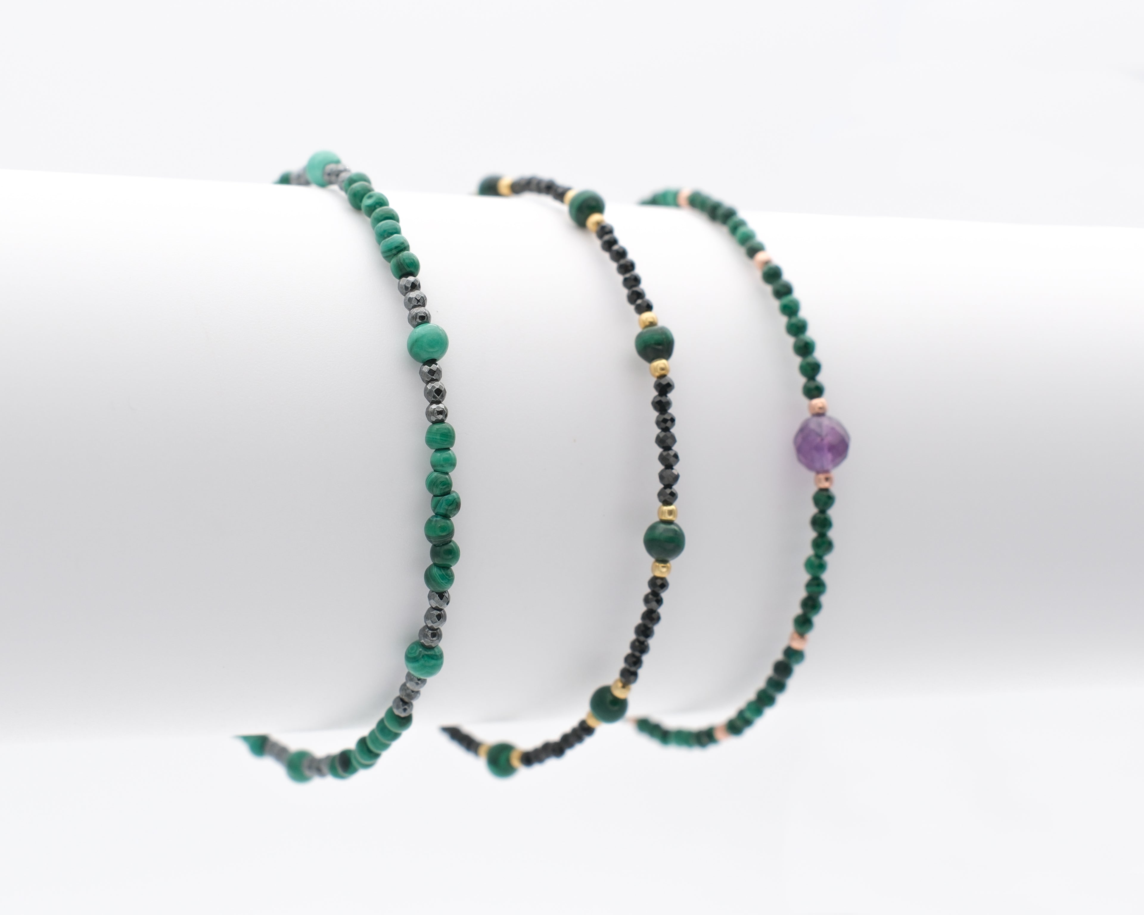 Malachite et hématite, malachite et spinelle noire, malachite et améthyste