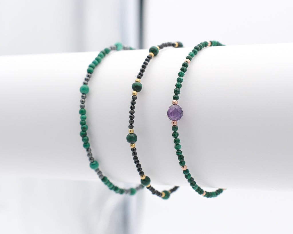 Malachite et hématite, malachite et spinelle noire, malachite et améthyste